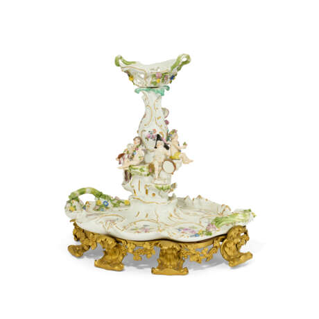 AN ORMOLU-MOUNTED MEISSEN PORCELAIN PLAT-DE-MENAGE - photo 5