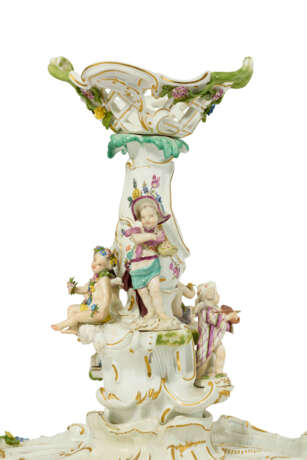 AN ORMOLU-MOUNTED MEISSEN PORCELAIN PLAT-DE-MENAGE - фото 7