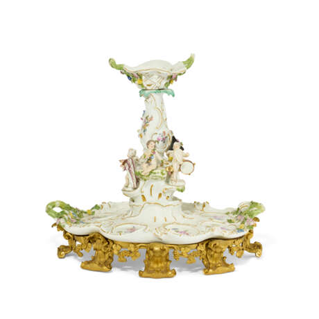 AN ORMOLU-MOUNTED MEISSEN PORCELAIN PLAT-DE-MENAGE - фото 8