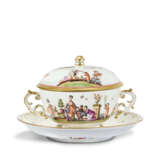 A MEISSEN PORCELAIN TWO-HANDLED CHINOISERIE ECUELLE, COVER AND STAND - photo 1