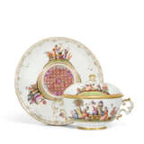 A MEISSEN PORCELAIN TWO-HANDLED CHINOISERIE ECUELLE, COVER AND STAND - фото 4