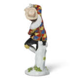 A MEISSEN PORCELAIN FIGURE OF HARLEQUIN WITH PINCE-NEZ - фото 4