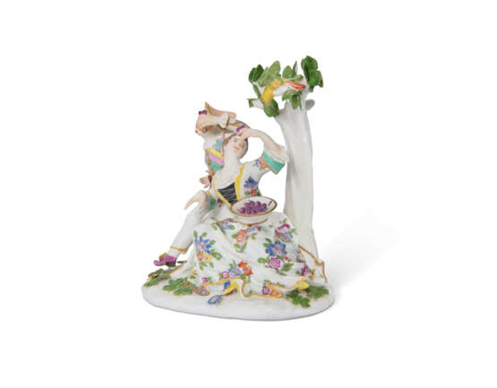 A MEISSEN PORCELAIN GROUP OF HARLEQUIN AND A LADY WITH A PARROT - photo 2