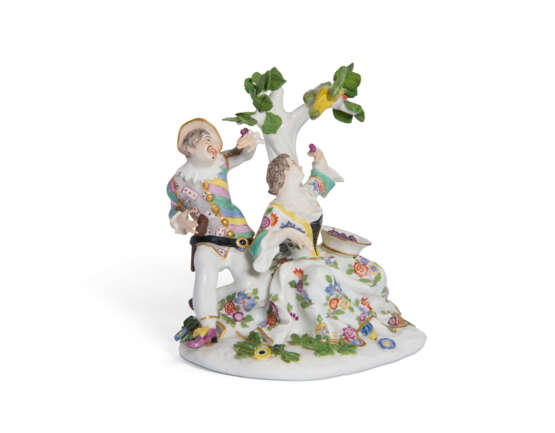 A MEISSEN PORCELAIN GROUP OF HARLEQUIN AND A LADY WITH A PARROT - Foto 3