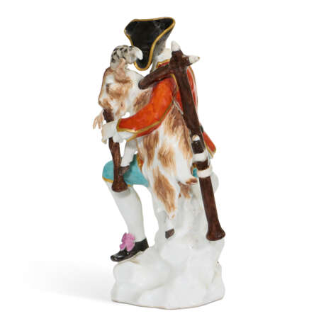 A MEISSEN PORCELAIN FIGURE OF HARLEQUIN AND A GOAT PLAYING THE BAGPIPES - Foto 3