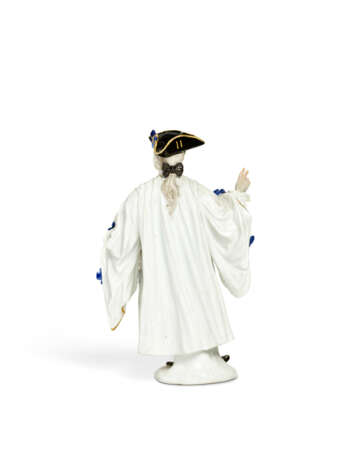 A MEISSEN PORCELAIN FIGURE OF A MASQUERADER, TRADITIONALLY KNOWN AS AVVOCATO OR THE LAWYER FROM THE COMMEDIA DELL'ARTE SERIES - photo 4