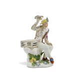 A MEISSEN PORCELAIN FIGURE OF HARLEQUIN WITH LOVEBIRDS - Foto 2