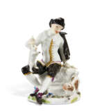 A MEISSEN PORCELAIN COMMEDIA DELL'ARTE FIGURE OF SCARAMOUCHE OR BELTRAME - фото 1