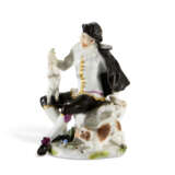 A MEISSEN PORCELAIN COMMEDIA DELL'ARTE FIGURE OF SCARAMOUCHE OR BELTRAME - photo 2