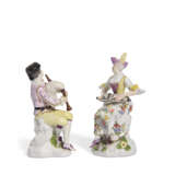 A MEISSEN PORCELAIN FIGURE OF MEZZETIN WITH BAGPIPES AND A FIGURE OF COLUMBINE WITH A HURDYGURDY - photo 3