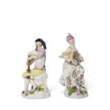 A MEISSEN PORCELAIN FIGURE OF MEZZETIN WITH BAGPIPES AND A FIGURE OF COLUMBINE WITH A HURDYGURDY - фото 4