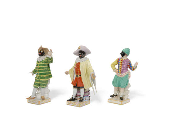 THREE MEISSEN PORCELAIN FIGURES FROM COMMEDIA DELL'ARTE - photo 4