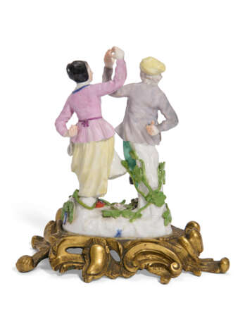 AN ORMOLU-MOUNTED MEISSEN PORCELAIN GROUP OF A DANCING COUPLE - фото 2