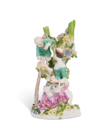 TWO MEISSEN PORCELAIN GROUPS OF 'THE CHERRY PICKERS' AND 'THE EGG THIEF' - Foto 2