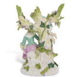 TWO MEISSEN PORCELAIN GROUPS OF 'THE CHERRY PICKERS' AND 'THE EGG THIEF' - Foto 3