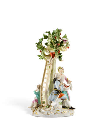 TWO MEISSEN PORCELAIN GROUPS OF 'THE CHERRY PICKERS' AND 'THE EGG THIEF' - photo 7