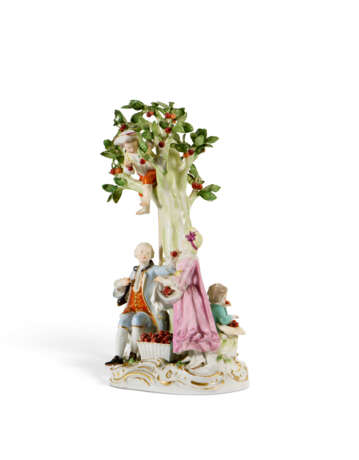 TWO MEISSEN PORCELAIN GROUPS OF 'THE CHERRY PICKERS' AND 'THE EGG THIEF' - фото 8