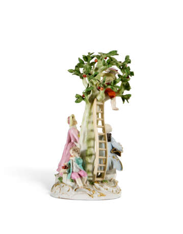 TWO MEISSEN PORCELAIN GROUPS OF 'THE CHERRY PICKERS' AND 'THE EGG THIEF' - фото 9