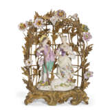 AN ORMOLU-MOUNTED MEISSEN PORCELAIN PASTORAL GROUP - Foto 1