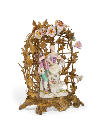 AN ORMOLU-MOUNTED MEISSEN PORCELAIN PASTORAL GROUP - Foto 2