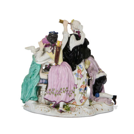 A MEISSEN PORCELAIN GROUP OF THE 'FRENCH DOCTOR' - Foto 2