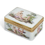 A GOLD-MOUNTED MEISSEN PORCELAIN SNUFF-BOX - Foto 1