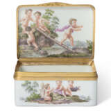 A GOLD-MOUNTED MEISSEN PORCELAIN SNUFF-BOX - Foto 2