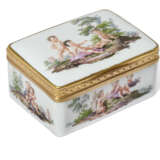 A GOLD-MOUNTED MEISSEN PORCELAIN SNUFF-BOX - Foto 4