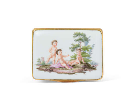 A GOLD-MOUNTED MEISSEN PORCELAIN SNUFF-BOX - Foto 6