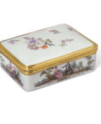 Boîtes à priser. A GILT-METAL-MOUNTED MEISSEN PORCELAIN RECTANGULAR SNUFF BOX AND A COVER