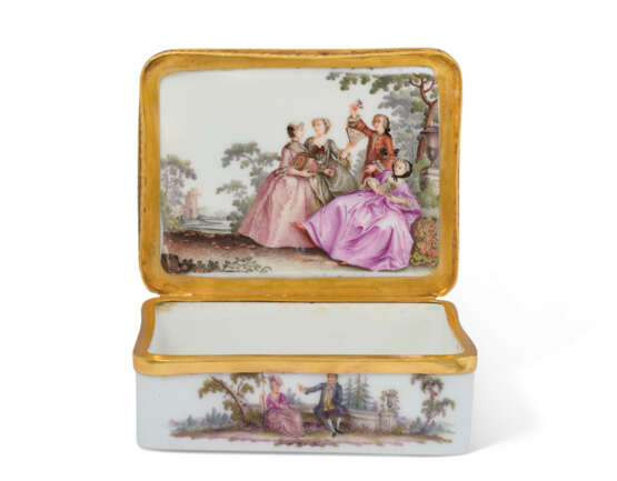 A GILT-METAL-MOUNTED MEISSEN PORCELAIN RECTANGULAR SNUFF BOX AND A COVER - Foto 2