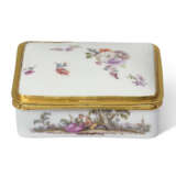 A GILT-METAL-MOUNTED MEISSEN PORCELAIN RECTANGULAR SNUFF BOX AND A COVER - photo 4