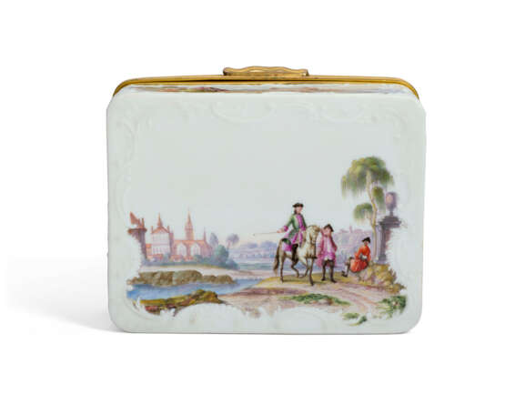 A GILT-METAL-MOUNTED MEISSEN PORCELAIN RECTANGULAR SNUFF-BOX AND COVER - photo 3