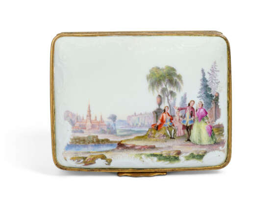 A GILT-METAL-MOUNTED MEISSEN PORCELAIN RECTANGULAR SNUFF-BOX AND COVER - Foto 5