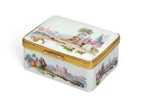 A GILT-METAL-MOUNTED MEISSEN PORCELAIN RECTANGULAR SNUFF-BOX AND COVER - photo 6