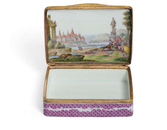 A MEISSEN PORCELAIN GILT-METAL MOUNTED RECTANGULAR SNUFF-BOX AND COVER - photo 2