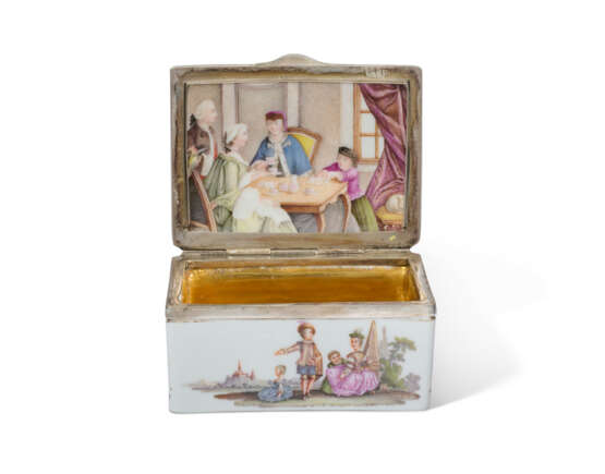 A MEISSEN PORCELAIN SILVER-MOUNTED RECTANGULAR SNUFF-BOX AND COVER - фото 1