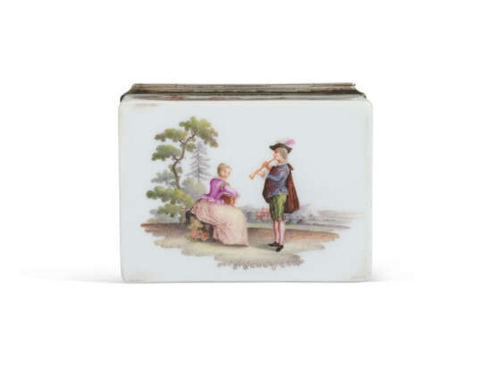 A MEISSEN PORCELAIN SILVER-MOUNTED RECTANGULAR SNUFF-BOX AND COVER - Foto 5