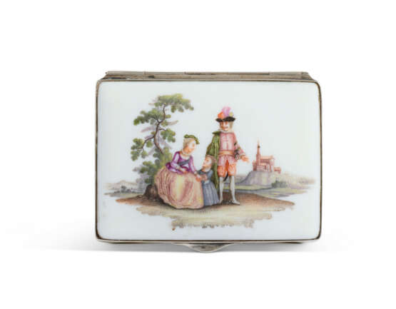 A MEISSEN PORCELAIN SILVER-MOUNTED RECTANGULAR SNUFF-BOX AND COVER - Foto 6