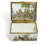 A SILVER-GILT AND DIAMOND-MOUNTED GERMAN PORCELAIN SNUFF-BOX AND COVER - photo 3