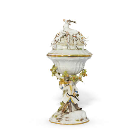 A MEISSEN PORCELAIN HUNTING CUP AND COVER (JAGDPOKAL) - Foto 1