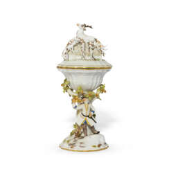 A MEISSEN PORCELAIN HUNTING CUP AND COVER (JAGDPOKAL)