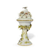 A MEISSEN PORCELAIN HUNTING CUP AND COVER (JAGDPOKAL) - photo 3