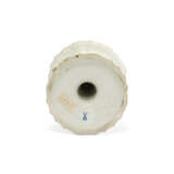 A MEISSEN PORCELAIN HUNTING CUP AND COVER (JAGDPOKAL) - Foto 7