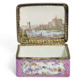 A MEISSEN PORCELAIN SILVER-MOUNTED RECTANGULAR PUCE SCALE-PATTERN SNUFF-BOX AND COVER - Foto 3