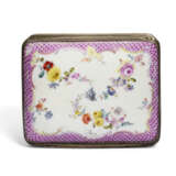 A MEISSEN PORCELAIN SILVER-MOUNTED RECTANGULAR PUCE SCALE-PATTERN SNUFF-BOX AND COVER - photo 5