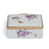 A GOLD-MOUNTED MEISSEN PORCELAIN RECTANGULAR SNUFF-BOX AND COVER - фото 5