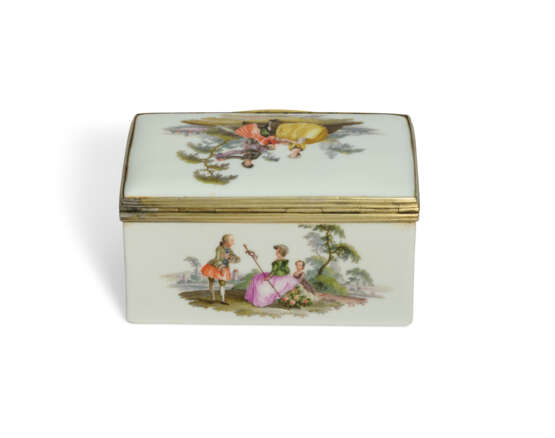 A SILVER-GILT-MOUNTED MEISSEN PORCELAIN RECTANGULAR SNUFF-BOX AND COVER - photo 5