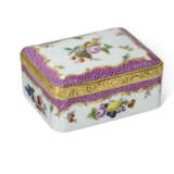 A GILT-METAL-MOUNTED MEISSEN PORCELAIN RECTANGULAR PUCE SCALE-PATTERN SNUFF-BOX AND COVER - Foto 1