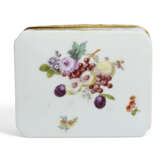 A GILT-METAL-MOUNTED MEISSEN PORCELAIN RECTANGULAR PUCE SCALE-PATTERN SNUFF-BOX AND COVER - Foto 4